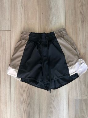 A&F Women’s Colorblock Running Shorts – Black and Tan XS